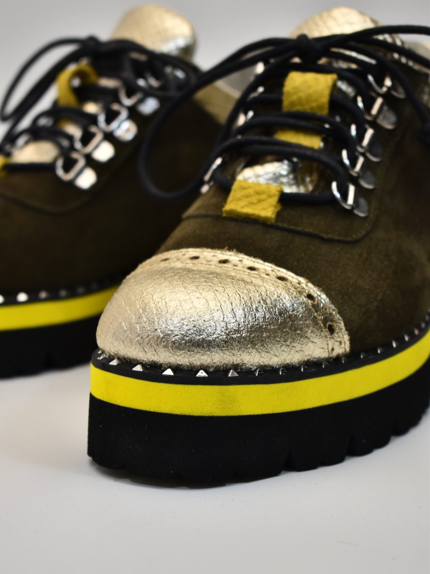 HIKING – Golden Olive